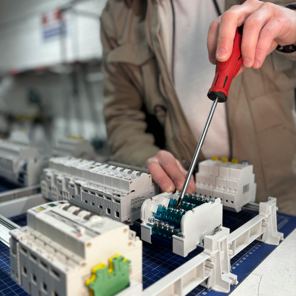 Tecnici Impiantiva al lavoro